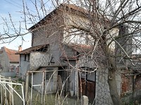 Houses in Lom