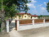 Good looking house with big garden and garage