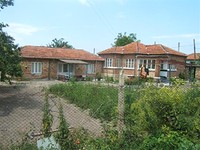 Pretty Rural House Near The Sea