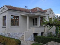 Well Prserved House Close To The Sea!