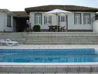 4 Properties In One Yard, 2 Of Which- Fully Renovated!!!