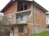 Spacious house for sale near mountain